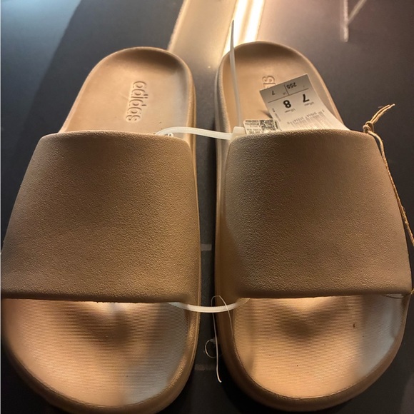 adidas Adilette Lumia Slides tan sandals flip flops sporty casual 8 women - Picture 4 of 4